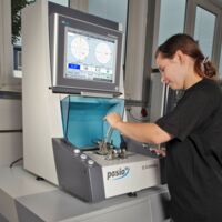 Universal balancing machine for rotors up to 500 g